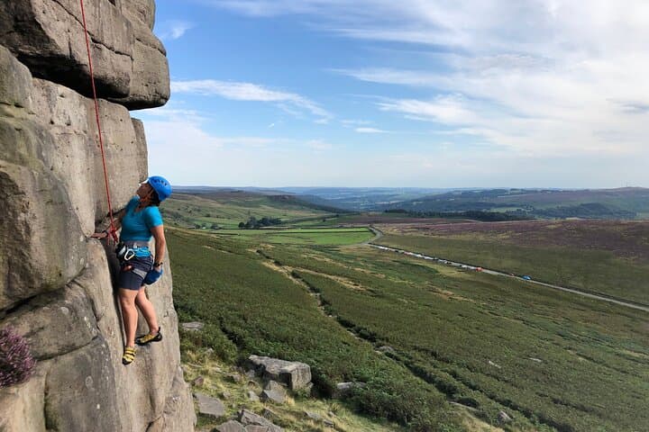 Stanage Edge Improver Climbing — Peak District Full-Day Gritstone Coaching