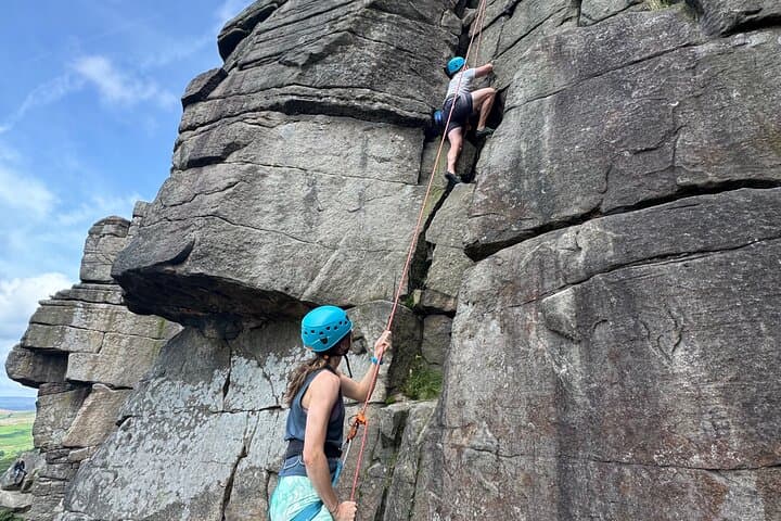 Stanage Edge Improver Climbing — Peak District Full-Day Gritstone Coaching photo 3