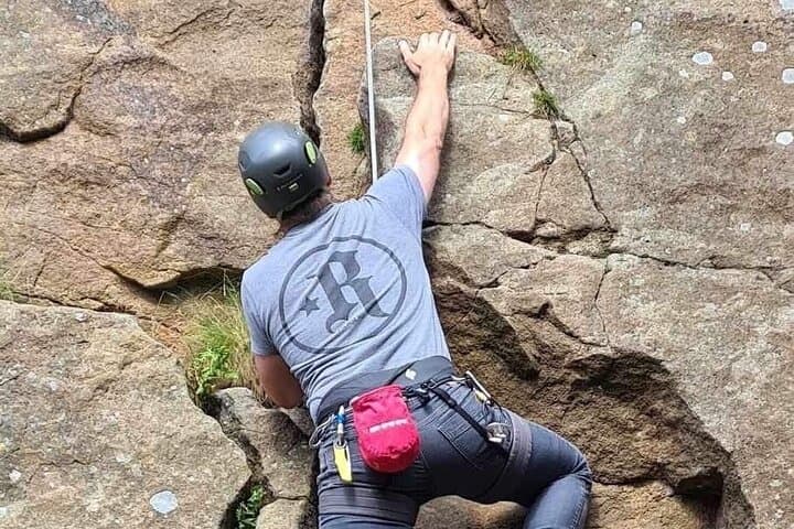 Stanage Edge Improver Climbing — Peak District Full-Day Gritstone Coaching photo 5