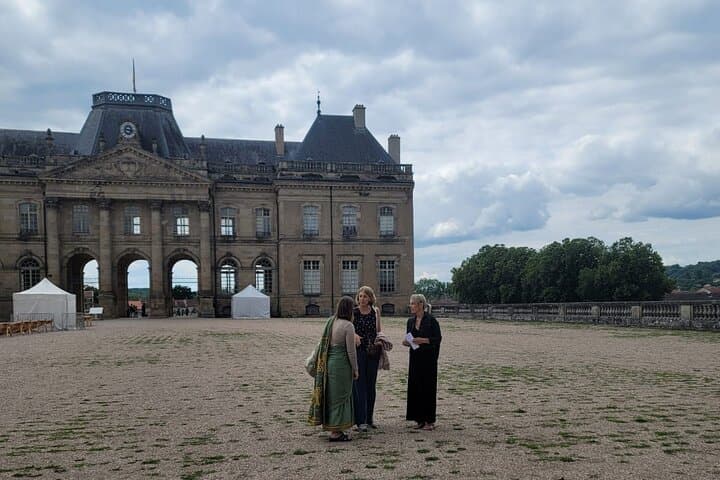 Sensory Walks at Château de Lunéville Park: 30-Minute Guided Experience photo 3
