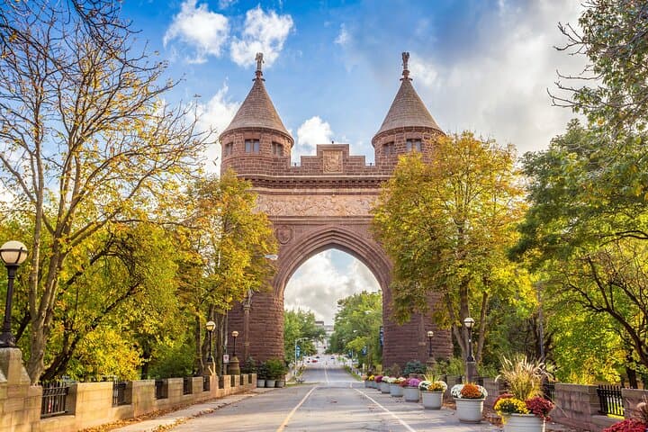 Walk Hartford: Self-Guided GPS Audio Tour of Historic Downtown