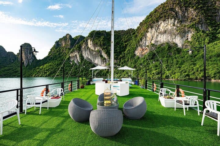 Halong Bay Luxury Day Cruise from Hanoi — Kayak, Buffet & Jacuzzi photo 6
