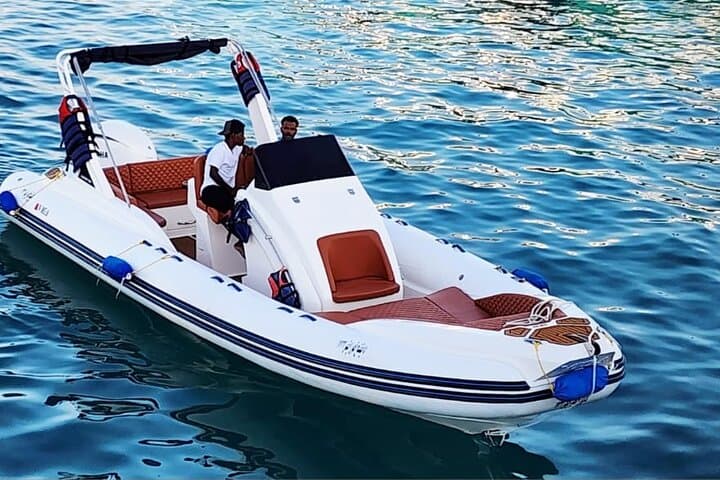 Private 4-Hour Speedboat in Hurghada — Snorkel, Dolphins & Island Beaches