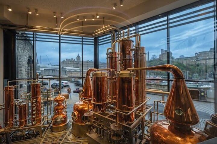Private Edinburgh Gin Tour: Castle Sights & Distillery Tasting photo 3