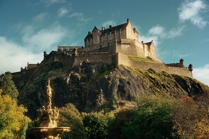 Private Edinburgh Gin Tour: Castle Sights & Distillery Tasting photo 2