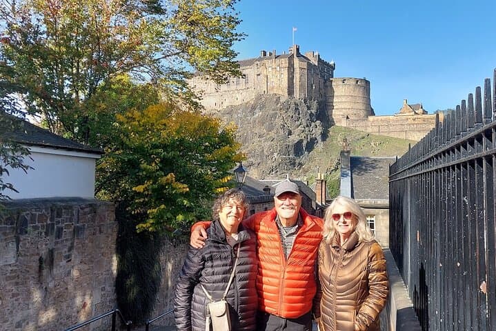 Private Edinburgh Gin Tour: Castle Sights & Distillery Tasting