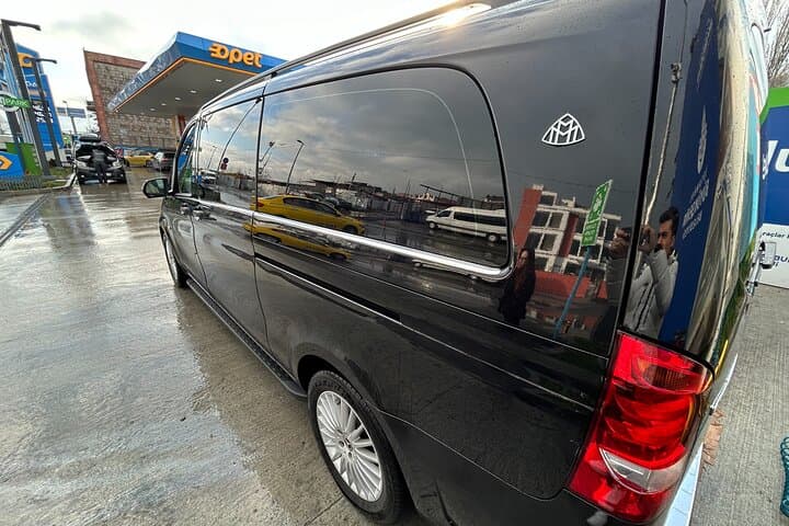 Hourly Private Chauffeur Service in London — Luxury Custom City Drives photo 3