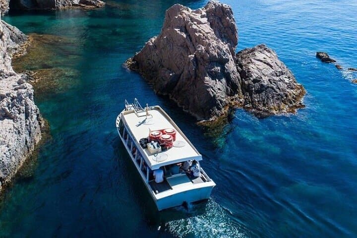 Tossa de Mar Coastal Walk, Cave Boat Tour & Cala Giverola from Barcelona