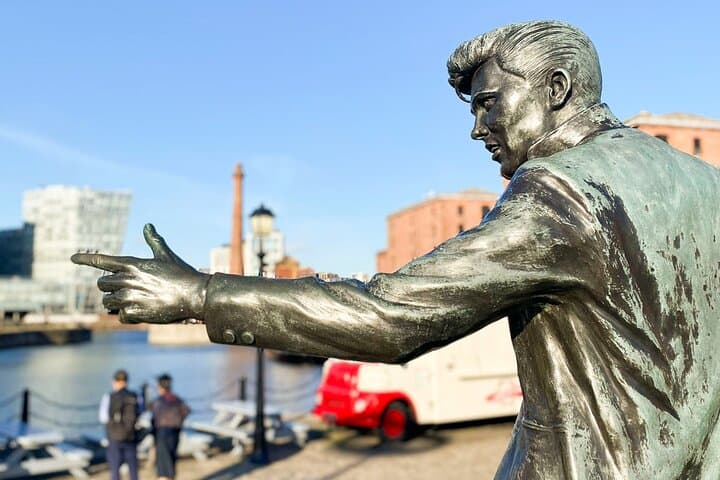 Liverpool Taverns, Temples and Traditions: Interactive City Game Walk