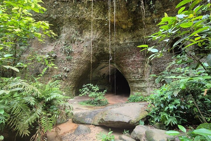 2-Day Waterfalls, Caves & Trails Adventure in Presidente Figueiredo (Amazonas) photo 4