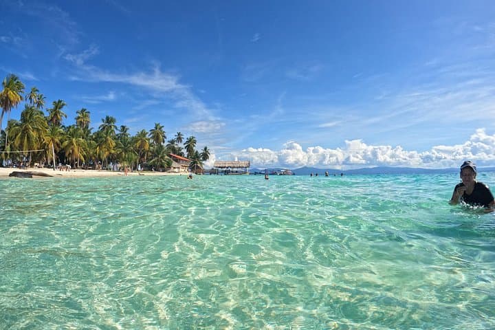 San Blas Full-Day Islands Adventure: Snorkel the Natural Pool & Sunken Boat photo 3