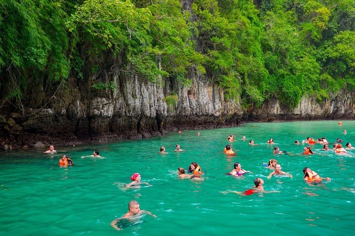 Sunrise Catamaran to Phi Phi and Bamboo Island: Maya Bay, Pileh Lagoon & Snorkeling
