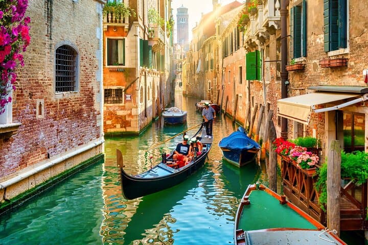 Skip-the-Line St. Mark’s Basilica and 30-Minute Gondola Ride in Venice photo 3