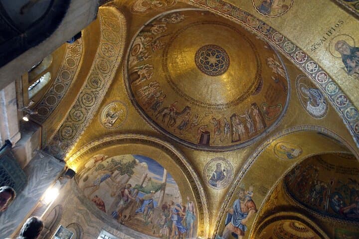 Skip-the-Line St. Mark’s Basilica and 30-Minute Gondola Ride in Venice photo 6