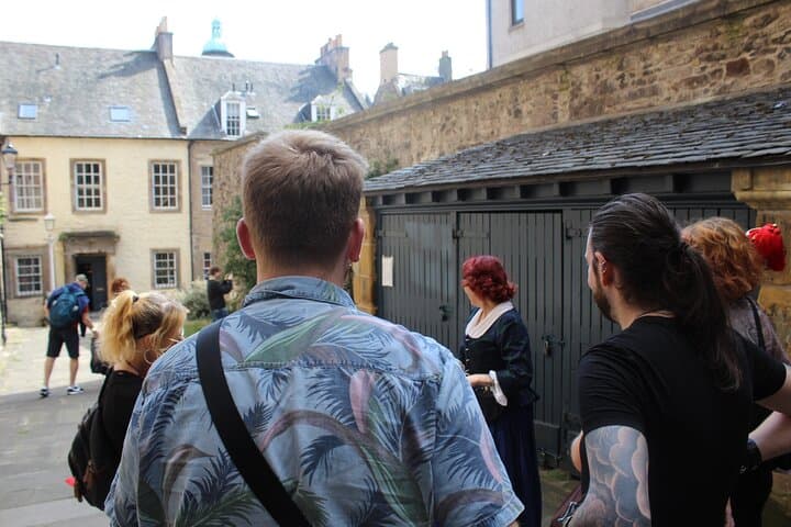 Edinburgh Old Town 2-Hour Historical Walking Tour — Royal Mile Highlights photo 4
