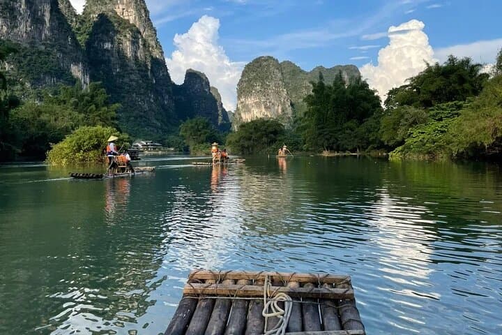 4-Day Guilin & Yangshuo Longji Terrace Classic Tour — Li River Cruise, Bamboo Rafting & Xianggong Hike photo 2