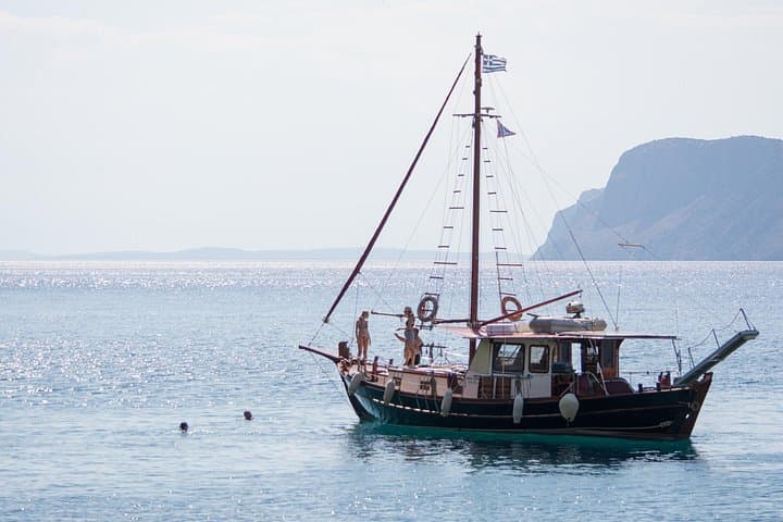 Athens Riviera Half-Day Swim & Greek BBQ Cruise: Varkiza to Hydrousa photo 2
