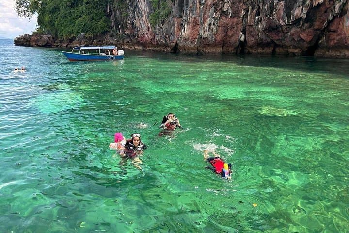 Private Snorkeling at Dangli Island & Pasir Panjang Beach — Langkawi Private Boat Tour photo 2