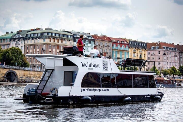 Private Prague Vltava Cruise: 3-Hour Yacht with Unlimited Beer or Prosecco photo 1