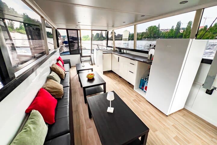 Private Prague Vltava Cruise: 3-Hour Yacht with Unlimited Beer or Prosecco photo 3