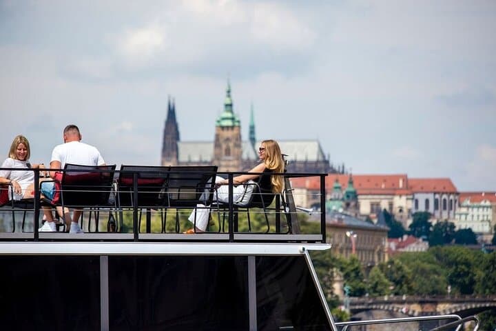 Private Prague Vltava Cruise: 3-Hour Yacht with Unlimited Beer or Prosecco photo 4