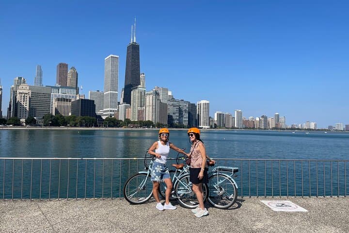 Explore Chicago’s Iconic Lakefront and Architecture on a 2-Hour E-Bike Tour photo 5