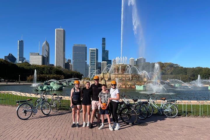 Explore Chicago’s Iconic Lakefront and Architecture on a 2-Hour E-Bike Tour