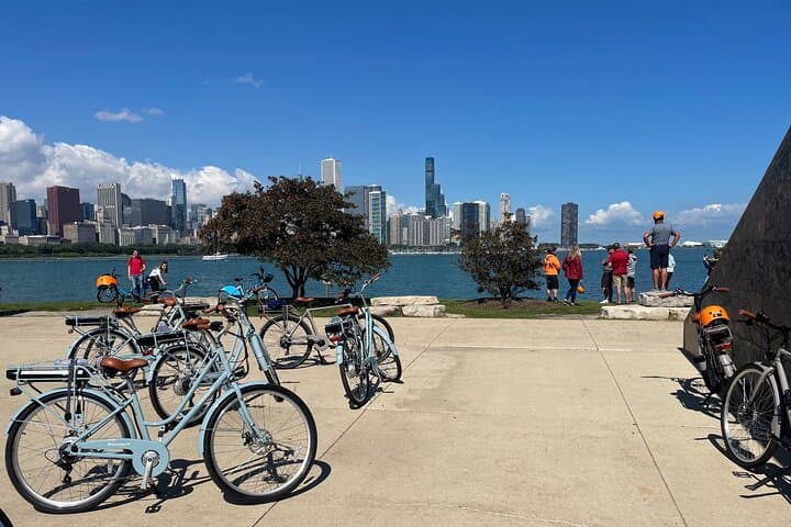 Explore Chicago’s Iconic Lakefront and Architecture on a 2-Hour E-Bike Tour photo 6