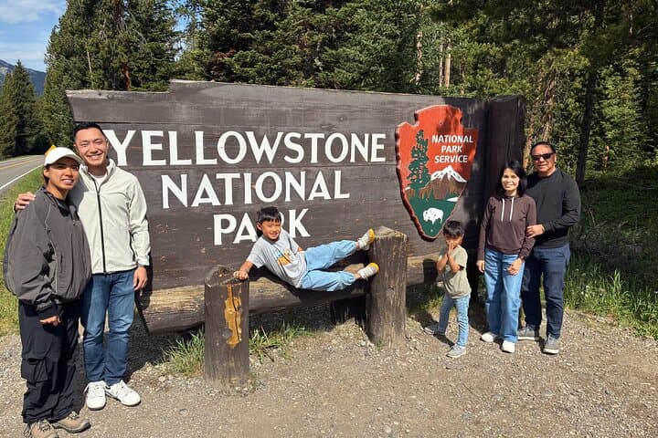 Lamar Valley Wildlife Picnic: Yellowstone Guided Tour from Red Lodge photo 6