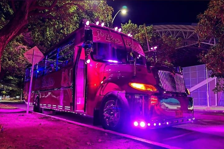 Night Rumba on a Chiva Bus in Santa Marta: Live Music, Bay Views & Monument Stops photo 3