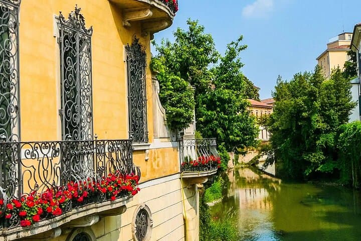 Private Padova Walking Tour: Explore Prato della Valle, Basilica & Botanical Garden with a Local photo 4