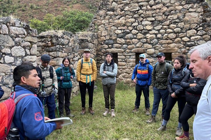 2-Day Short Inca Trail to Machu Picchu: Sun Gate Hike & Vistadome Train photo 5