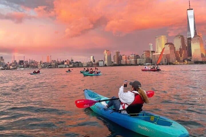 Sunset Kayak Tour: Paddle the NYC Skyline from Jersey City