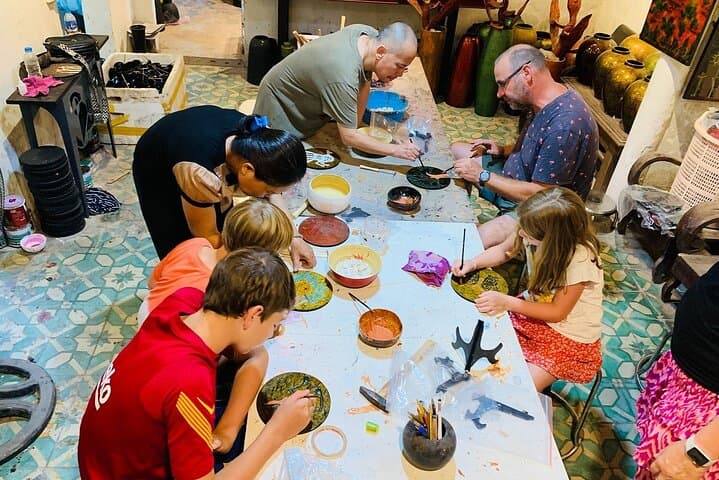 Hanoi Cultural Day Trip: Incense Village, Conical Hat Making & Lacquerware