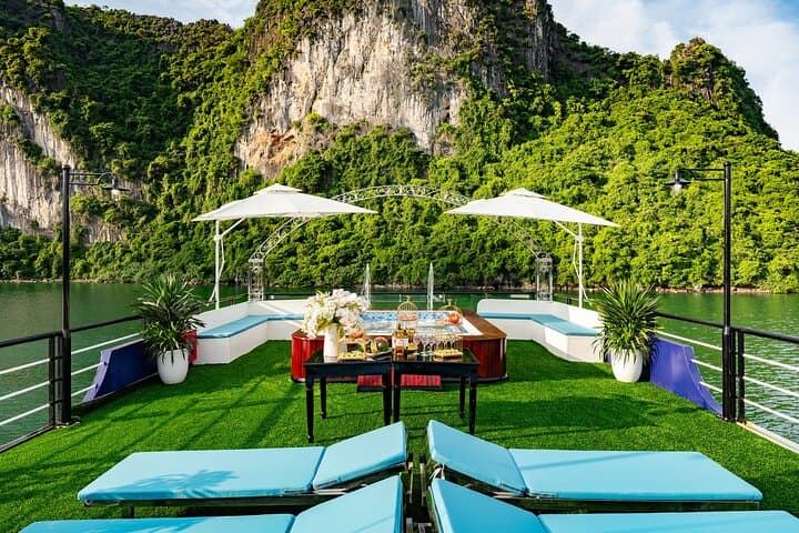 Halong Bay Luxury Day Cruise from Hanoi — Jacuzzi, Buffet & Kayaking photo 3