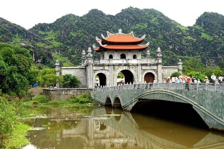 Hoa Lu, Trang An & Mua Cave Full-Day Tour from Hanoi photo 2