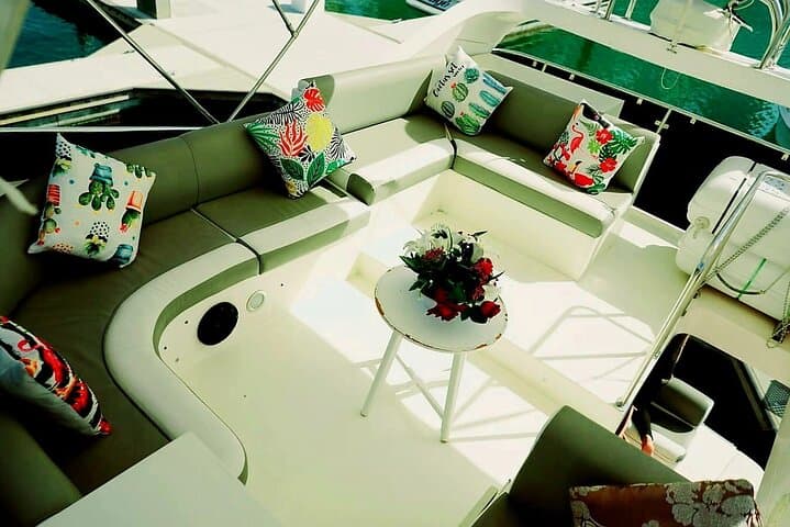 Private Dubai Celebration Yacht Cruise: Palm Jumeirah & Burj Al Arab Views photo 4