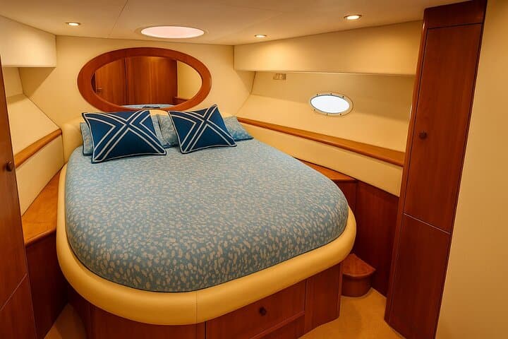 Private Dubai Celebration Yacht Cruise: Palm Jumeirah & Burj Al Arab Views photo 5