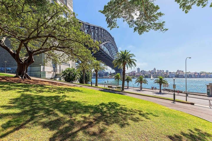 Sydney Small-Group City Highlights & Hidden Gems Tour — Harbour, Bondi and Local Lookouts photo 4
