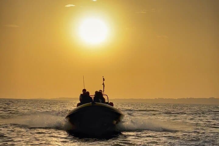 Lisbon Tagus Sunset Speed Boat Tour: 1-Hour High-Speed River Cruise photo 4