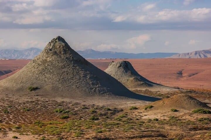 Azerbaijan’s Land of Fire: Gobustan Petroglyphs, Mud Volcanoes, Ateshgah & Yanardag photo 5