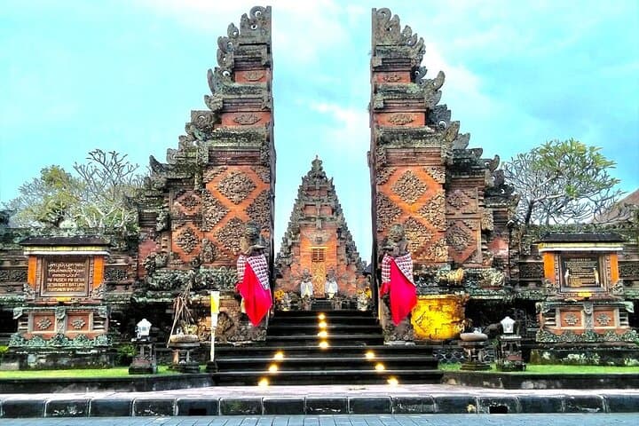 Explore Waterfalls and Ubud Surroundings: Monkey Forest, Tegalalang & Tegenungan Waterfall photo 4