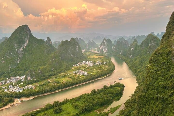 4-Day Guilin & Yangshuo Longji Terrace Classic Tour — Li River Cruise, Bamboo Rafting & Xianggong Hike photo 4