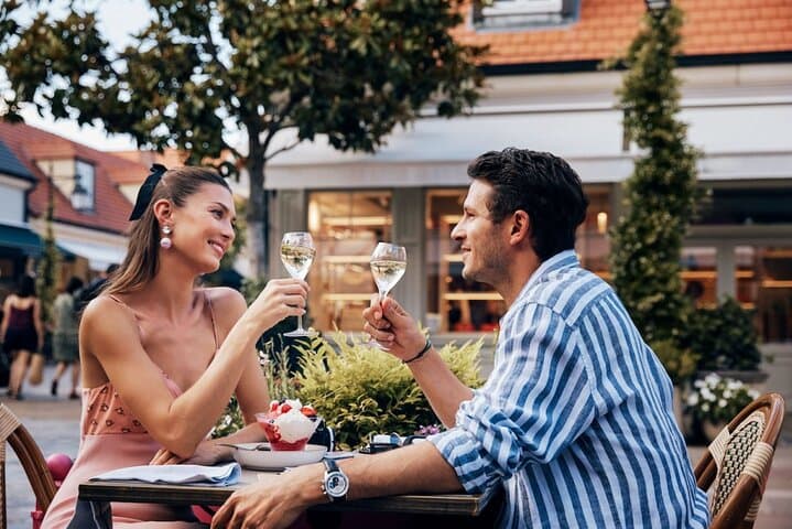 La Vallée Village Shopping Express Shuttle from Paris — Designer Outlets with Easy Round-Trip Transfer photo 2