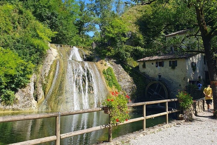 Half-Day Prosecco Hills Tour from Padua: Valdobbiadene Wineries & Molinetto della Croda photo 3