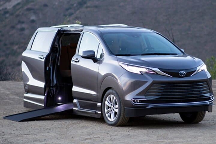 Wheelchair-Accessible Airport Transfer: Chicago to O'Hare & Midway — Private WAV Service photo 1