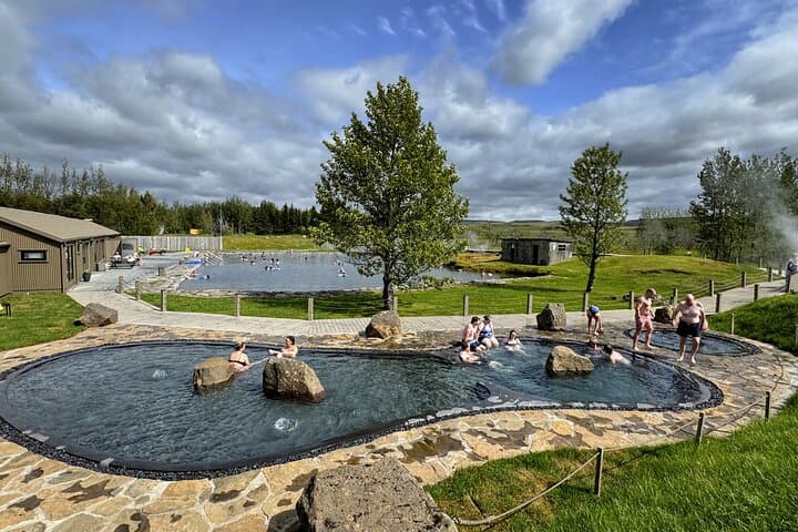 Golden Circle Private Tour: Thingvellir, Geysir & Gullfoss Early-Start photo 4