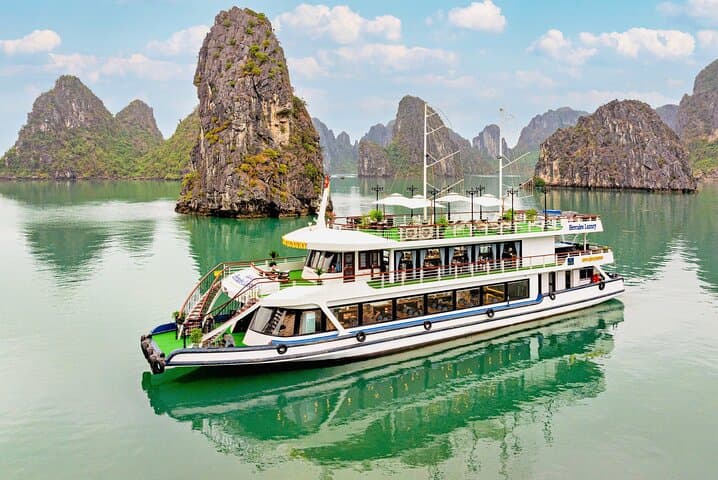 Ha Long Bay Luxury Day Cruise: Kayaking, Sung Sot Cave & TiTop Island photo 4