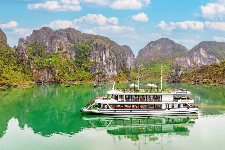 Ha Long Bay Luxury Day Cruise: Kayaking, Sung Sot Cave & TiTop Island photo 2