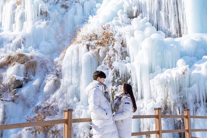 Day Trip to Vivaldi Park Ski World & Eobi Ice Valley from Seoul photo 3